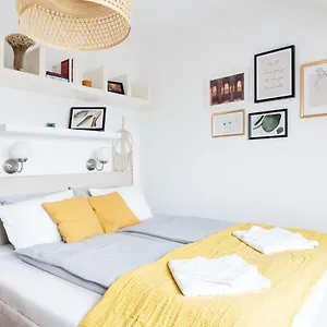 floral-apartment-new-in-town.inbudapesthotels.com/